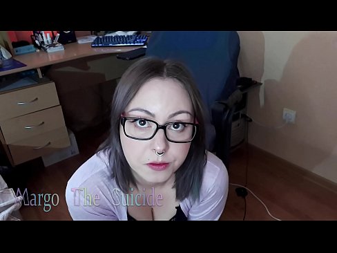 ❤️ Ragazza sexy con gli occhiali succhia il dildo profondamente sulla macchina fotografica ❤️ Slutsal it.redpornpictures.ru